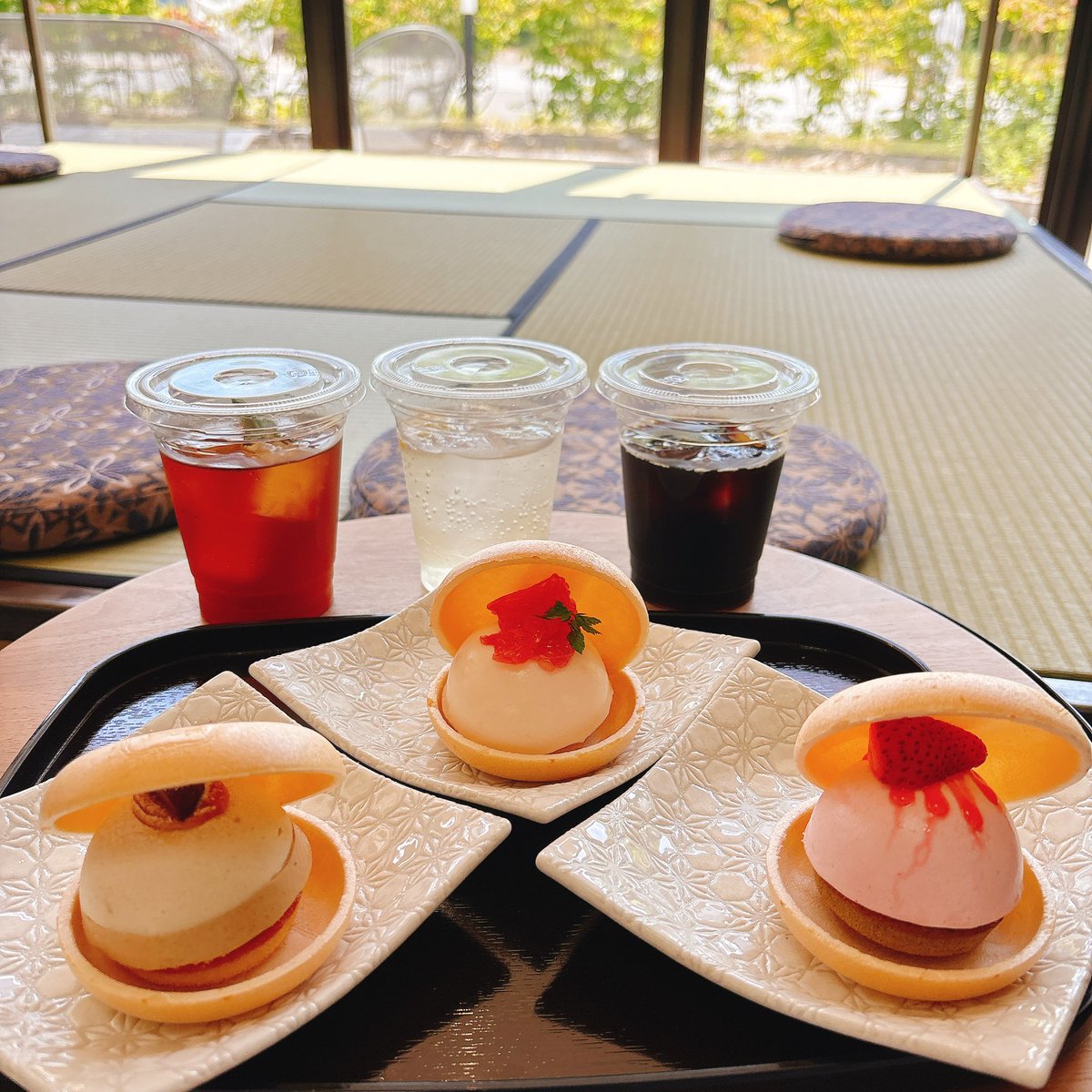 昨日は行ってみたいと思っていたお店「坂ノ上の最中」さんへ。開店30分で既にラス1のものも多くて流石人気店だなぁと。文月限定はさっぱりしたグレープフルーツでした💛ムースを最中の皮でぐっと押し挟んで食べるという新しい最中でした。また違うお味もプリンも食べてみたいな～
 #坂ノ上の最中