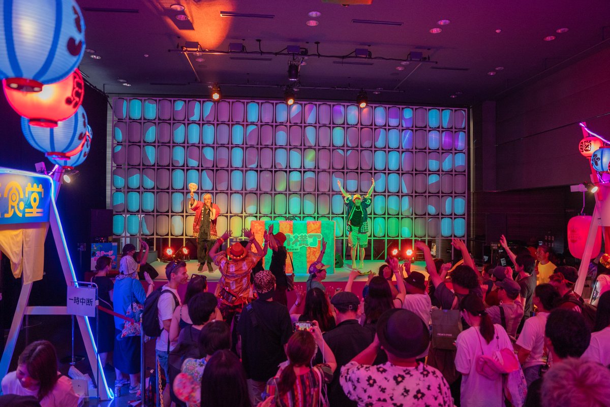 提灯マッピングステージ
DAY2は脳汁あふれる出演者が多数出演し、会場を盛り上げました！
最高すぎたので、また見たい…！
#脳汁横丁