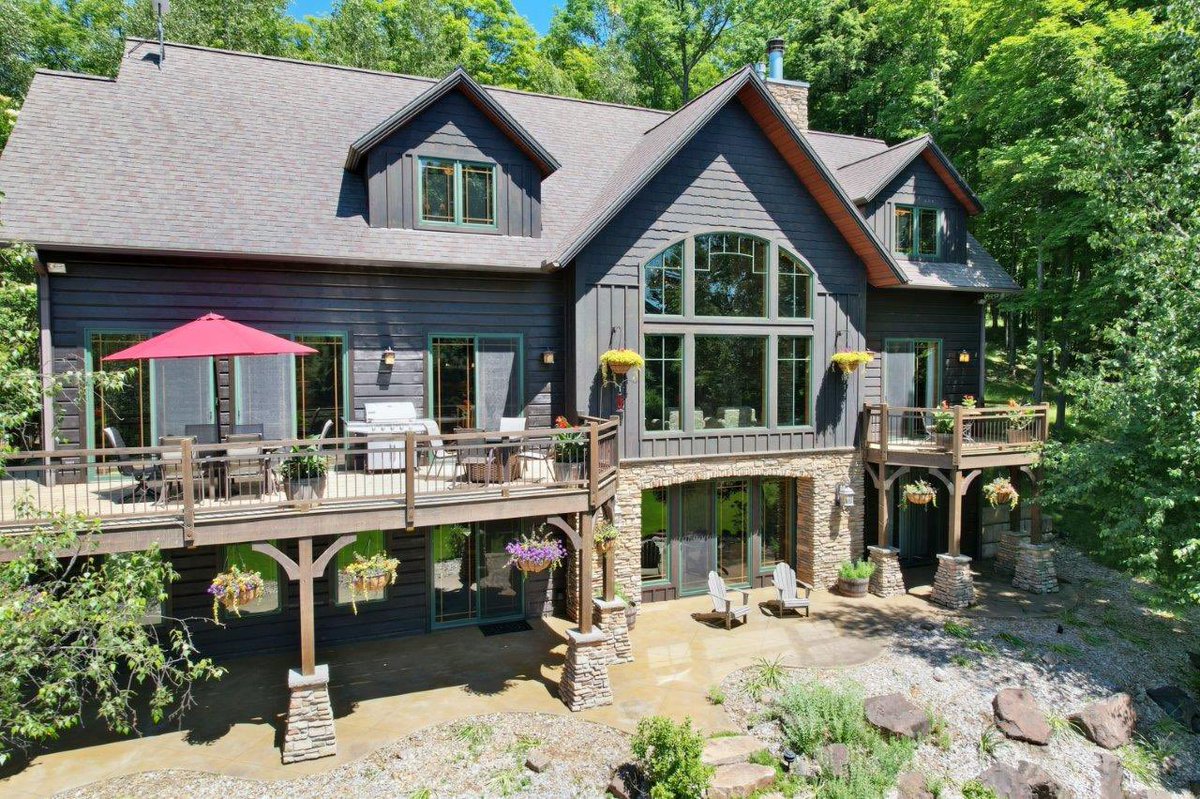 From the moment you enter through the lanai, this extraordinary Cisco Chain home on Poor Lake impresses. Take the video tour here: 
eliasonrealty.com/fishhawk