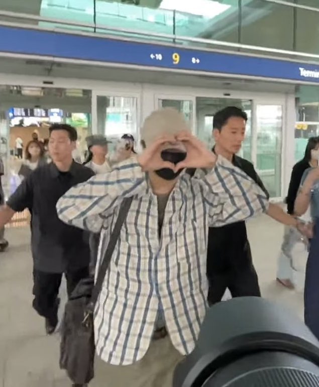 น้องเจย์ถึงเกาหลีแล้ว แฮปปี้มากแน่เลยย ㅠㅠ