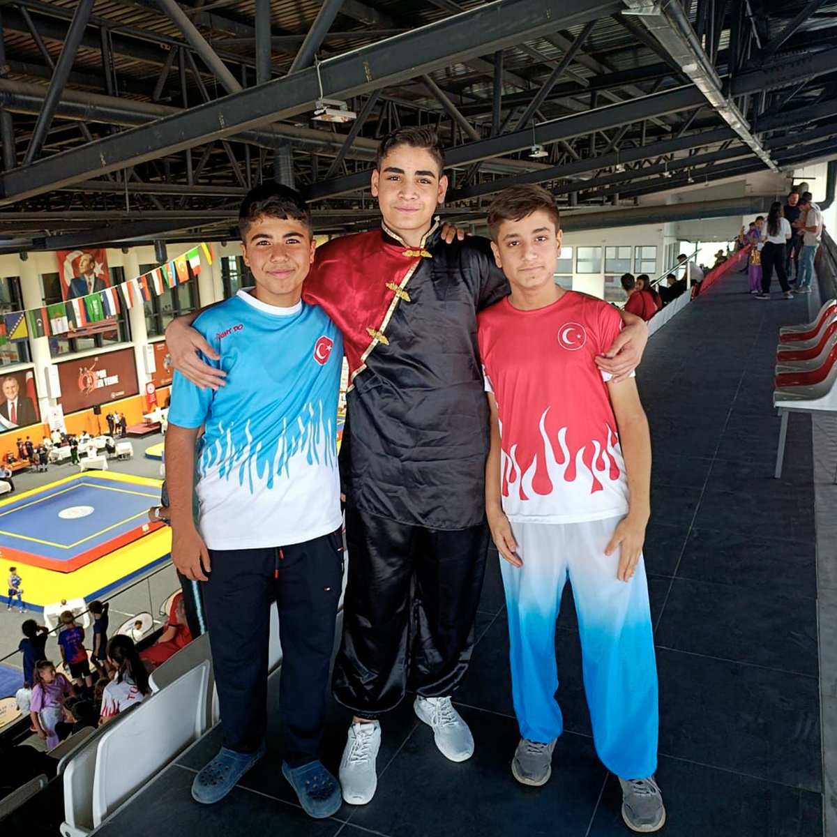 sanliurfabld's tweet photo. Wushu Kung Fu’da Şanlıurfa Fırtınası🥋 

Edirne’de düzenlenen 8. Açık Balkan Wushu Kung Fu Şampiyonası - Avrasya Kupası’nda sporcularımız uluslararası başarıya imza attı🌍

🥇 Musa Burak Altundağ – Yıldızlar Kategorisi Taolu stilinde Balkan Şampiyonu
🥈 Hasan Hüseyin Gündoğdu – Gençler Kategorisi Taolu Shaolin Dao stilinde Balkan İkincisi
🥉 Aynı zamanda Taolu Açık El (Chan Quan) stilinde Balkan Üçüncüsü

Bu büyük başarılarıyla sporcularımız, Avrupa Şampiyonası’na katılma hakkı kazandı. 🇹🇷

Şanlıurfa Büyükşehir Belediyesi Bireysel Spor Kulübü sporcularımızı ve antrenörlerimizi yürekten tebrik ediyor, başarılarının devamını diliyoruz.