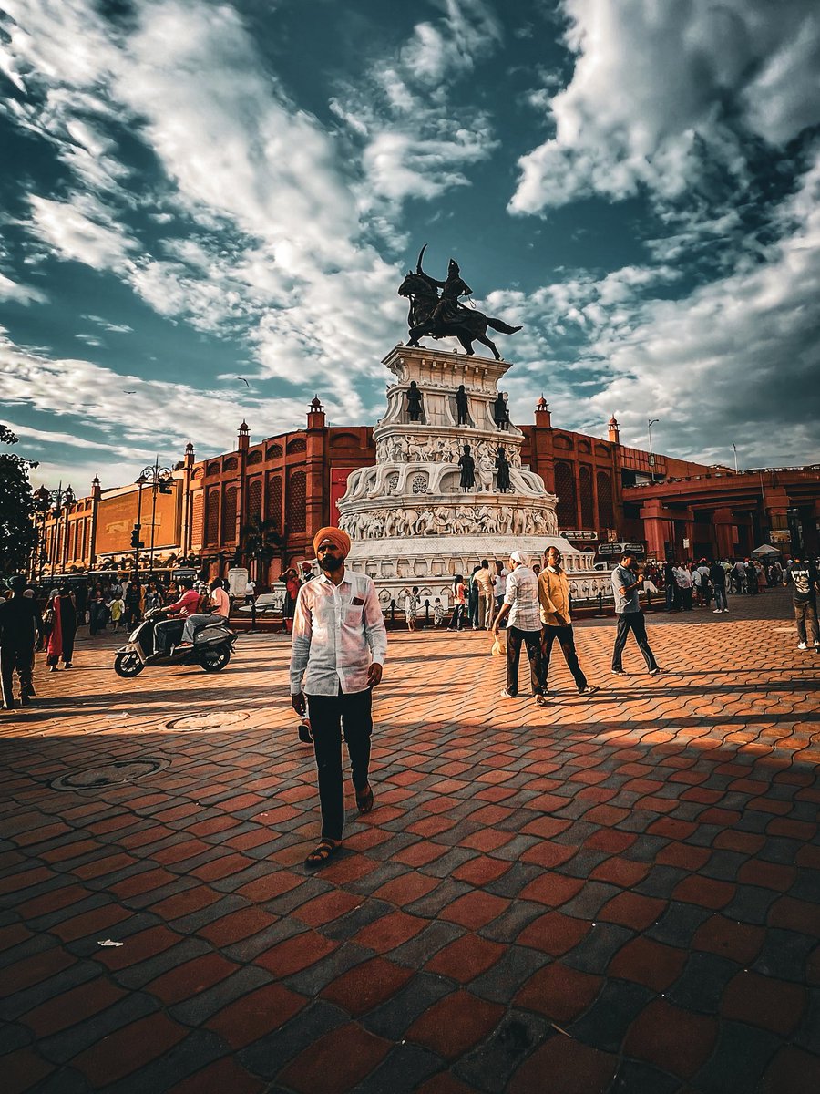 Tijo_official's tweet photo. Amritsar Streets – Where Culture Walks With You

#AmritsarVibes #StreetsofIndia #GoldenCity #PunjabDiShaan #IncredibleIndia #TravelPunjab #DesiCulture #IndianStreets #CityDiGalliyan #AmritsarDiaries #WanderlustIndia #StreetPhotographyIndia #HeritageWalk #AmritsarStreets https://t.co/evTKS9Rb1H