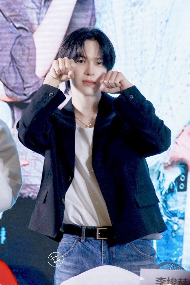 melonpan000516's tweet photo. 250712 팬사인회

냥냥쭌🐱

#이준혁 #LEEJUNHYUK #李埈赫
#폴라릭스 #POLARIX #イジュニョク #JUNHYUK https://t.co/IUuYbLZPPr