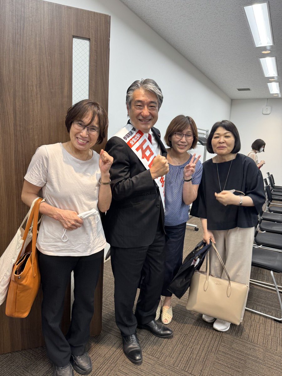 SaveNurse's tweet photo. ◇Day_10 福岡県

7月12日（土）

福岡県での個人演説会の模様です✨

看護の厳しい現状を打ち破るためには石田まさひろの当選が何よりも大切です！

県内の多くの看護職が集まり、石田まさひろ当選を目指して団結しました！

#2枚目に石田まさひろ
#参議院議員選挙2025 https://t.co/SlKl9ABrpy