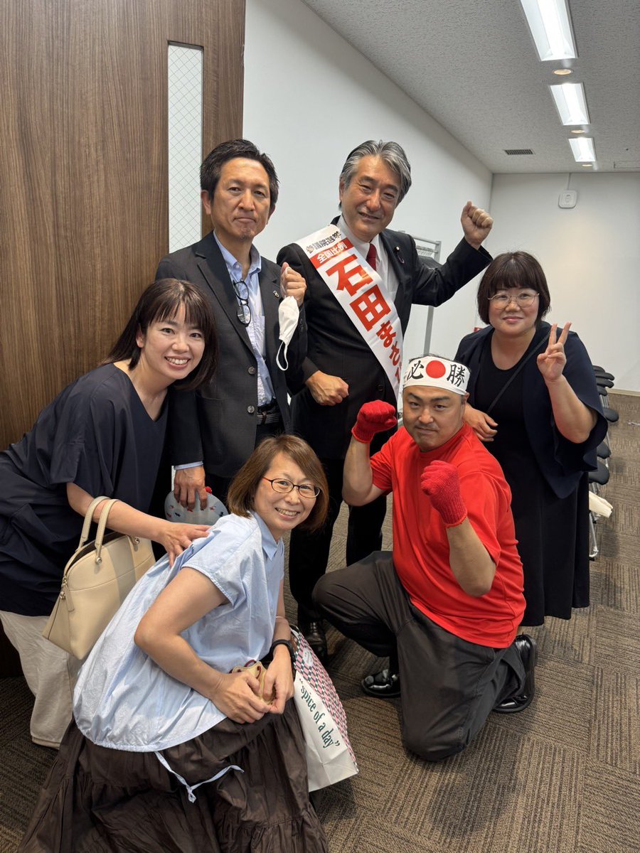 SaveNurse's tweet photo. ◇Day_10 福岡県

7月12日（土）

福岡県での個人演説会の模様です✨

看護の厳しい現状を打ち破るためには石田まさひろの当選が何よりも大切です！

県内の多くの看護職が集まり、石田まさひろ当選を目指して団結しました！

#2枚目に石田まさひろ
#参議院議員選挙2025 https://t.co/SlKl9ABrpy