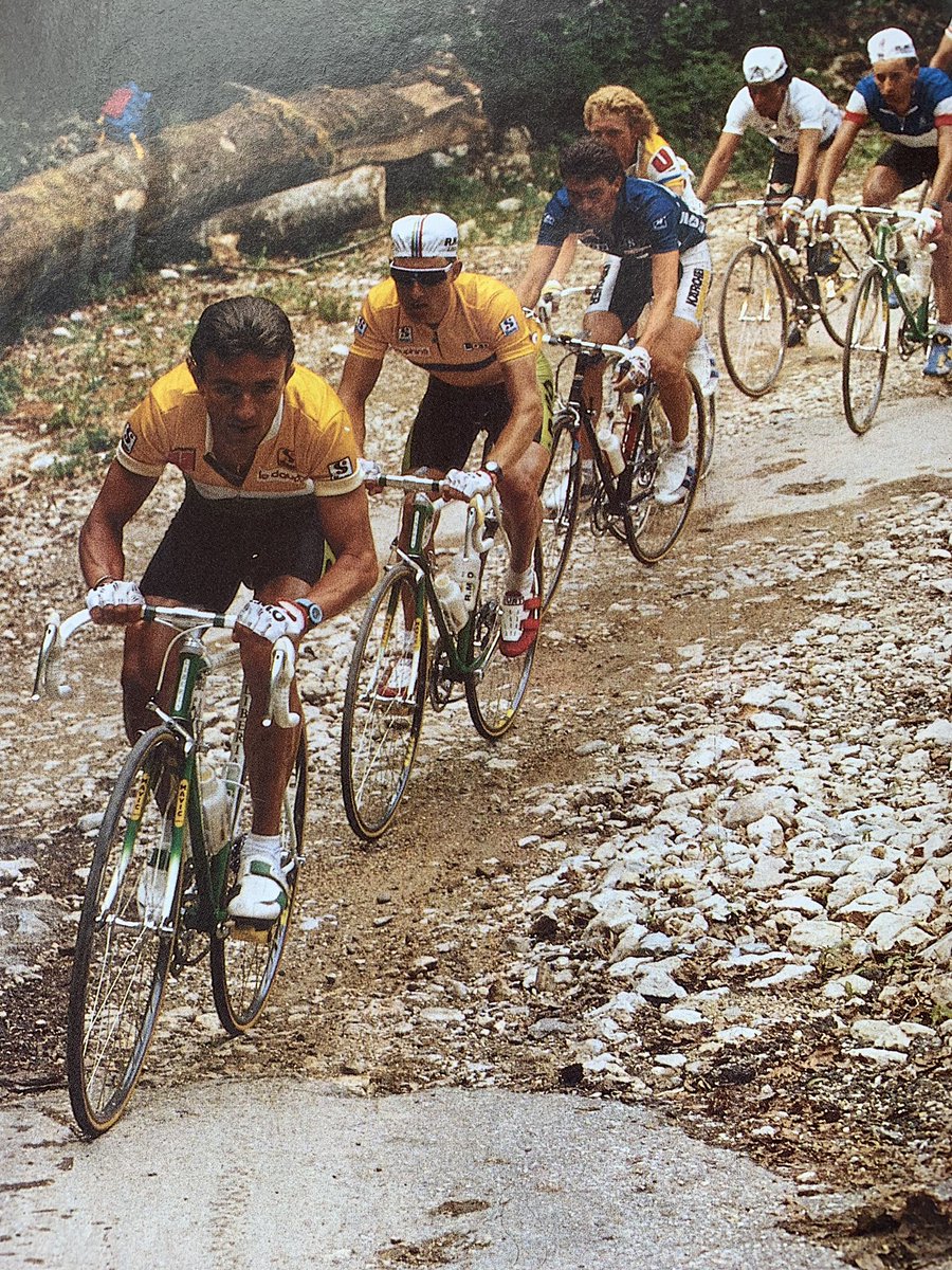 Il s'agit bien d'une photo du Tour. Mais les routes du Dauphiné étaient souvent pire, comme ici en 1989 (donc hier...)