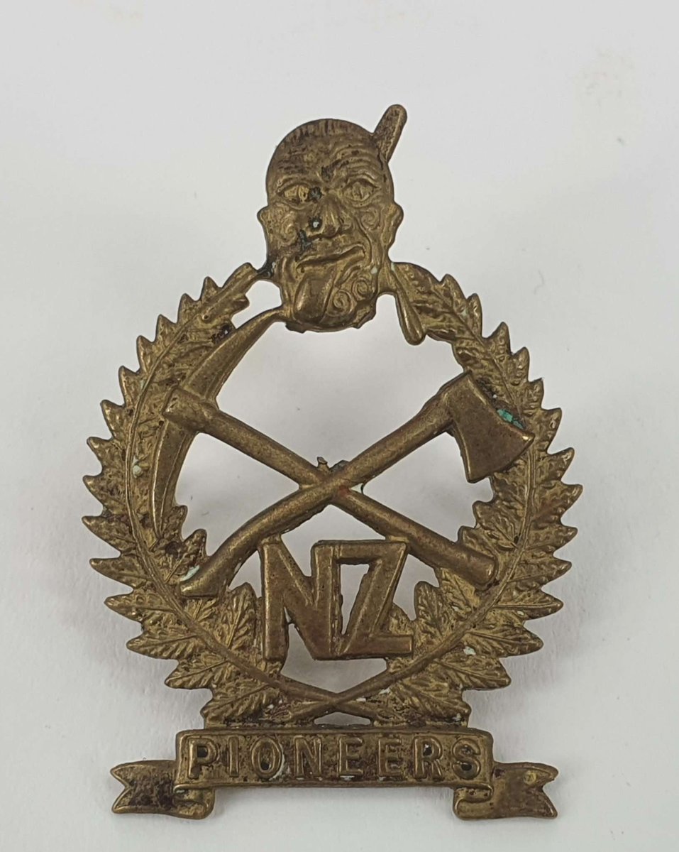 MMP1917's tweet image. During WWI, cap badges showed to which regiment or army unit a soldier belonged. These cap badges belonged to men of the New Zealand Maori (Pioneer) Battalion. They built roads and narrow-gauge railways or dug and repaired trenches.