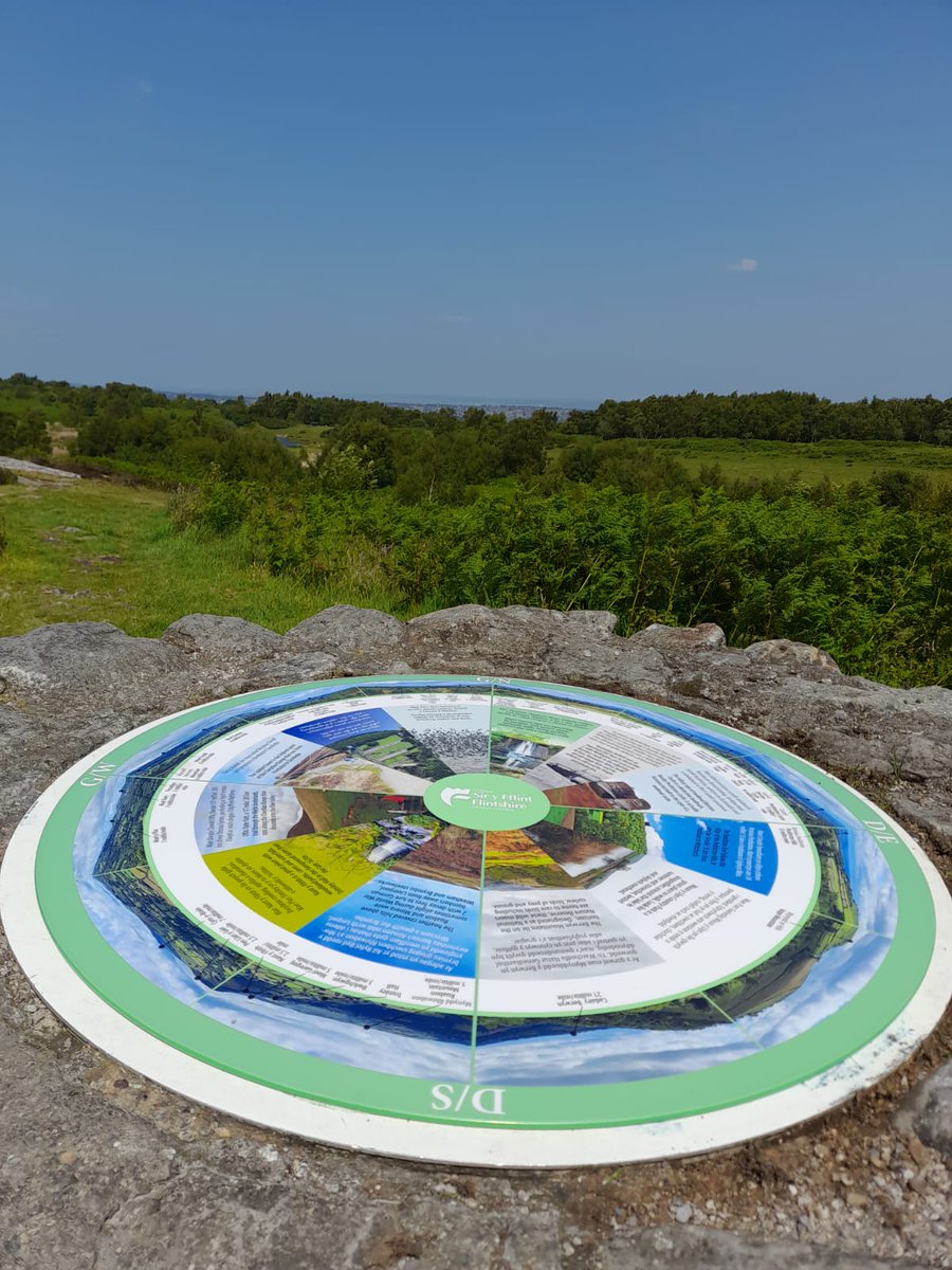 Ewch i Barc Gwledig Waun Y Llyn a mwynhewch y golygfeydd syfrdanol o'r fan edrych a'r toposgop newydd ei adnewyddu.

Visit Waun Y Llyn Country Park and enjoy the breathtaking views from the viewpoint and the newly refurbished toposcope.
 #flintshirecountrysideandcoast #WaunYLlyn