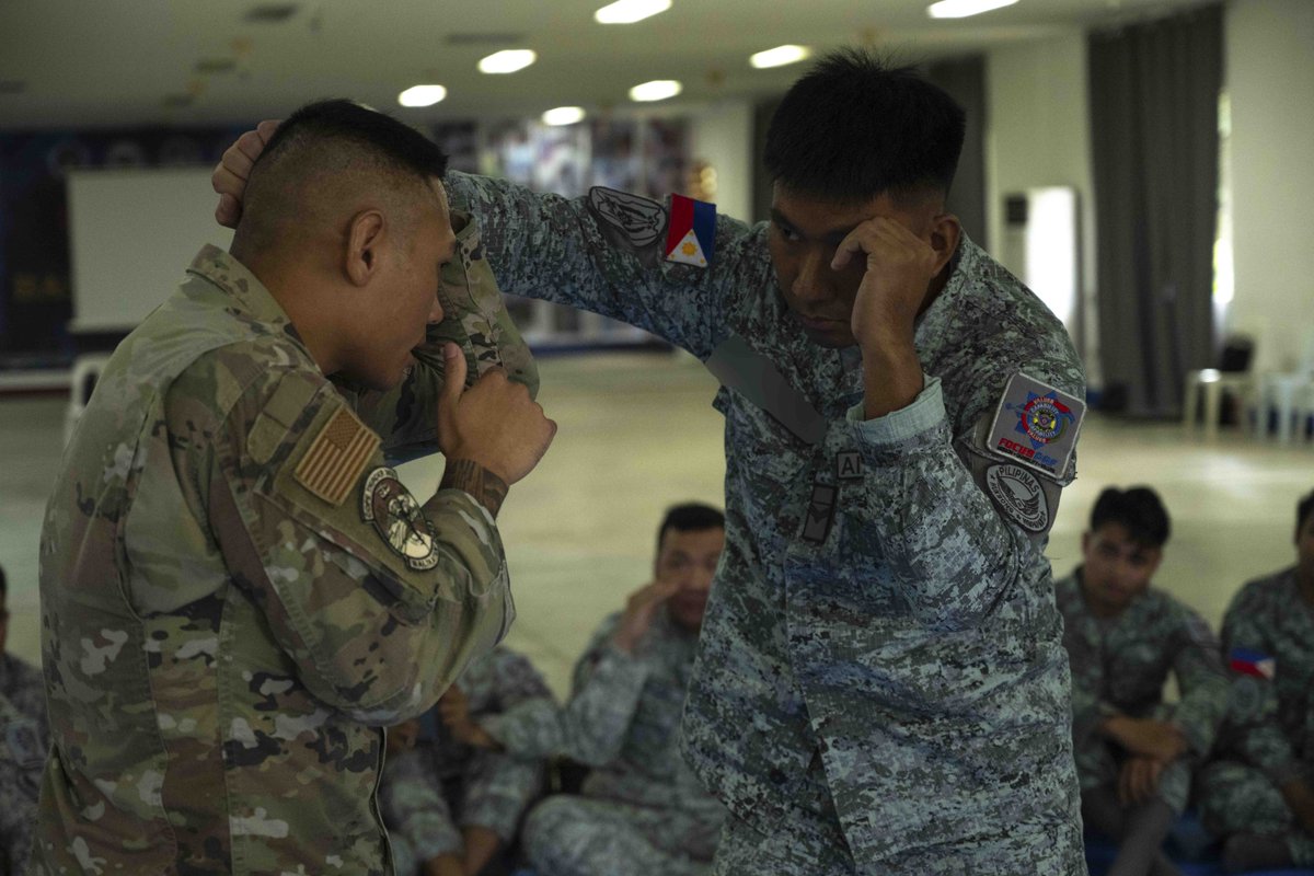 PACAF's tweet image. Lethal Fighters 👊
U.S. Air Force and Philippine Air Force Airmen held a combative class during #CopeThunder25 as part of a subject matter expert exchange to strengthen the U.S.-Philippine alliance to maintain a commitment to a free and open Indo-Pacific.