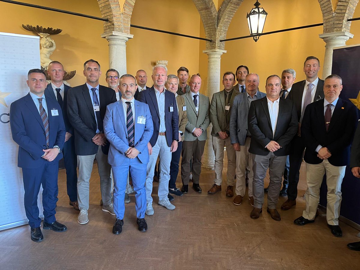 EUDefenceAgency's tweet image. Military experts from 15 EU states met in Rome under #EDA Capability Groups.
After talks on drone threats & training, live resupply tests ran near Nettuno—final phase of #OPEX, a campaign under #HEDI to bridge the gap between tech innovation and military capability.
#EUdefence