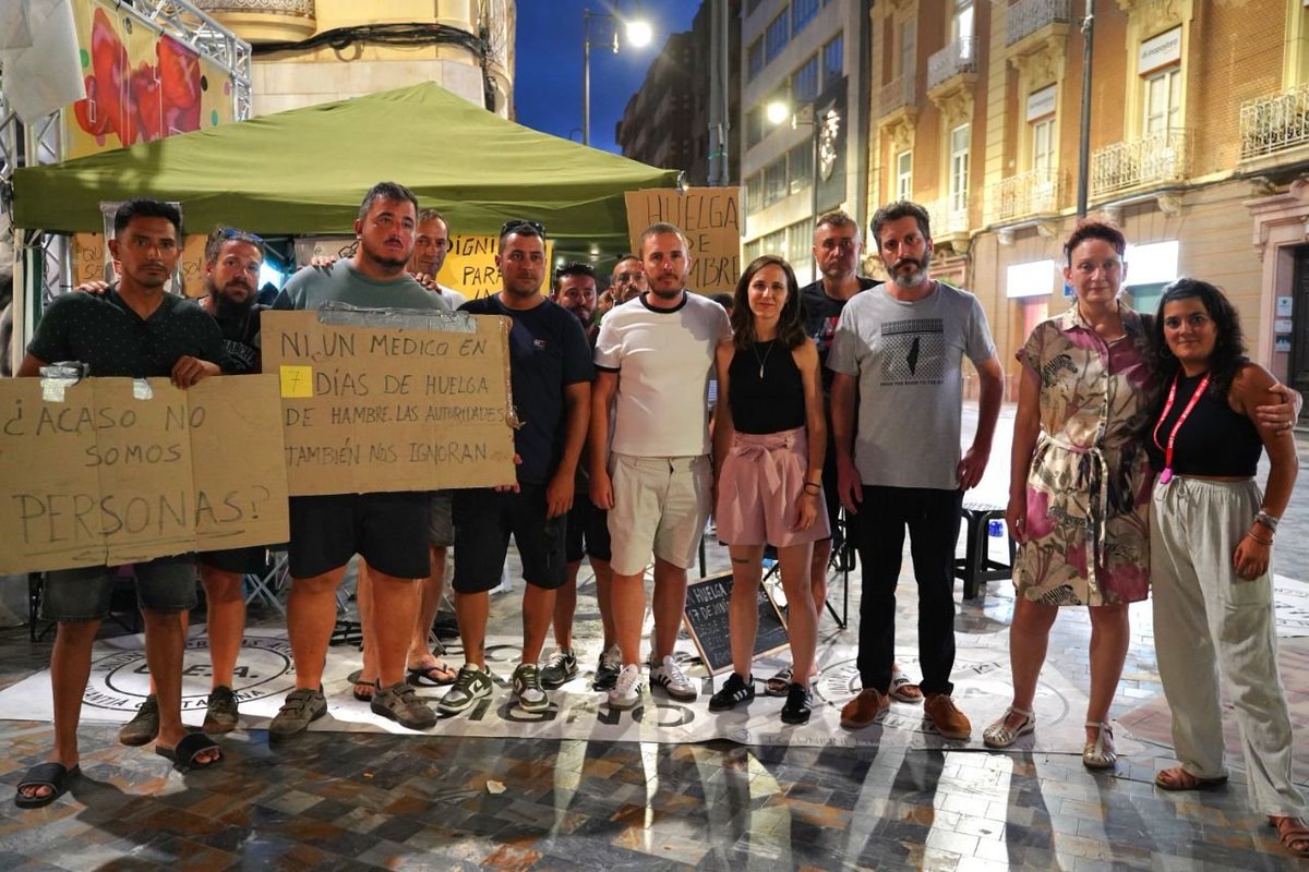 Hemos venido a apoyar a los trabajadores de las empresas auxiliares de Navantia en Cartagena que llevan una semana en huelga de hambre, sin asistencia sanitaria y casi un mes en huelga indefinida. Así es como avanzan los derechos laborales de todos y de todas.
