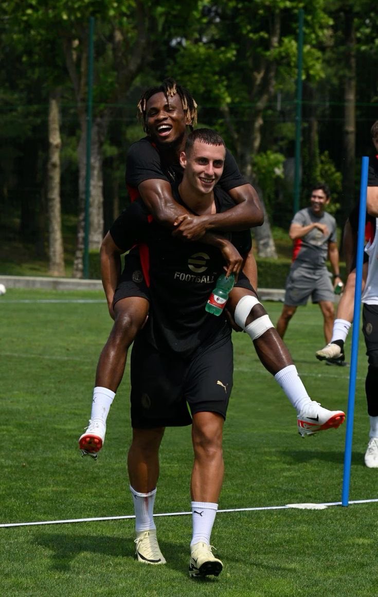 paulkk_samuu's tweet photo. DÍA 15 PIDIENDO QUE CHUKWUEZE VUELVA AL VILLARREAL.
@VillarrealCF https://t.co/MjUp8I0UUR