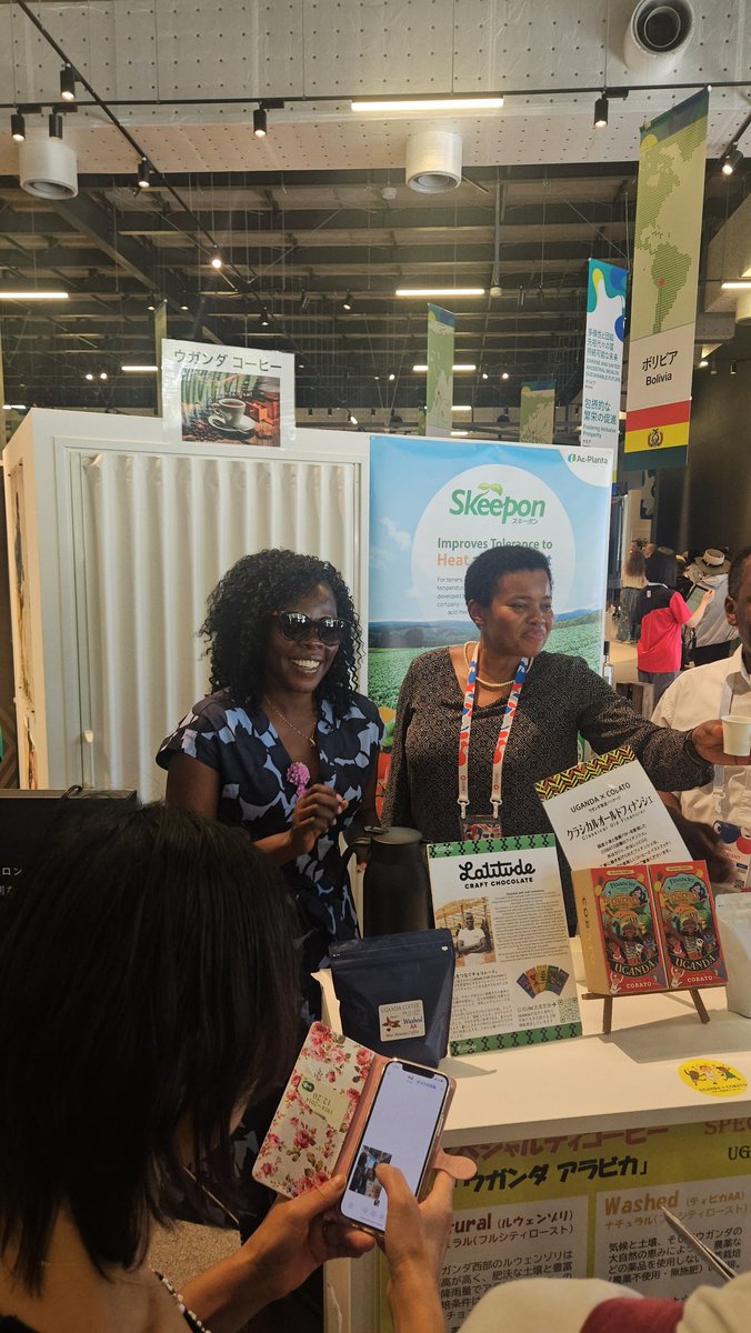 Anite__Evelyn's tweet image. Today, the Ambassador of Uganda to Japan H.E. Kaahwa Tophace & i were promoting Ugandan products(coffee,tea,honey, etc) in the 2025 world Expo in Osaka, kansai Japan. You should see the scramble & love for the ugandan Arabica coffee in Japan.