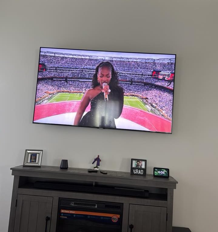 I sell the best high quality pictureTVs in Kampala. Latest versions only.
Order and receive 0756702790.