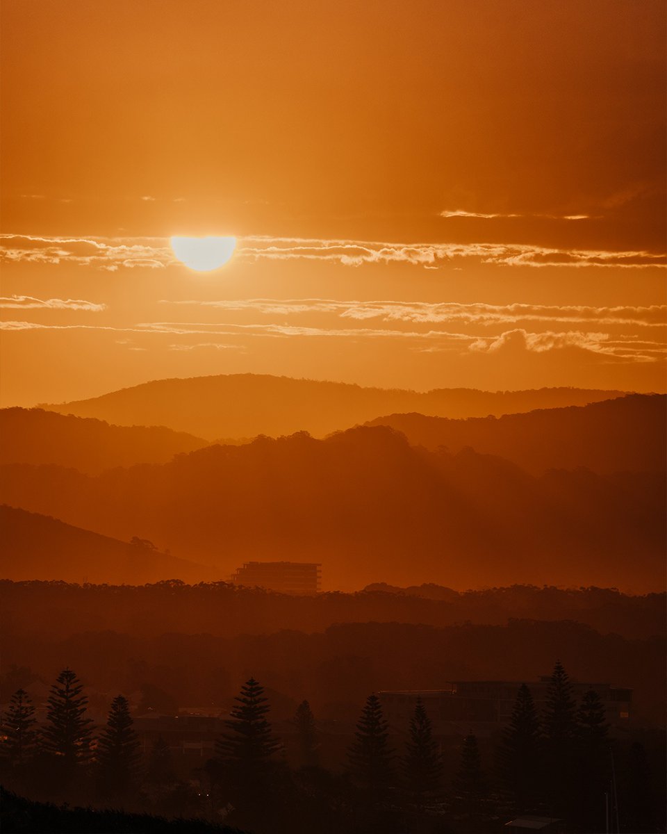 gointerstate's tweet image. 🧡 Sundown simplicity⁠
Dinner&apos;s on, the seats are set, and the day’s wrapping up just right.  
Do sunsets taste better when you&apos;re parked by the sea?⁠
⁠
#vanlife #motorhome #campervan #nsw #newcastle
