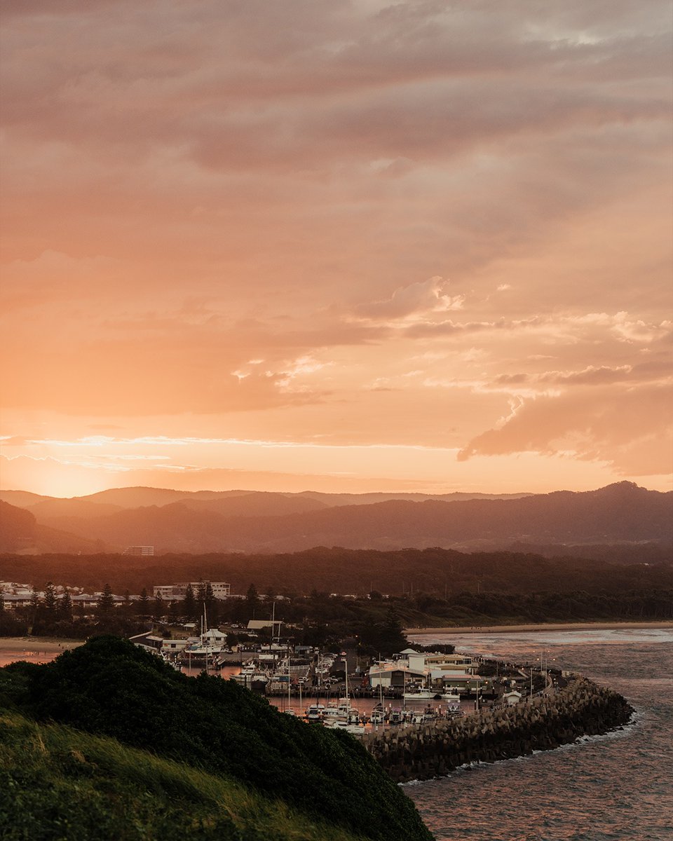 gointerstate's tweet image. 🌅 Sunset above, waves below, home&apos;s wherever you park.⁠
Chase the sun and find the kind of view that makes you forget your phone has a calendar.⁠
🌊 Where would you stop for a sunset like this?⁠
⁠
#vanlife #motorhome #campervan