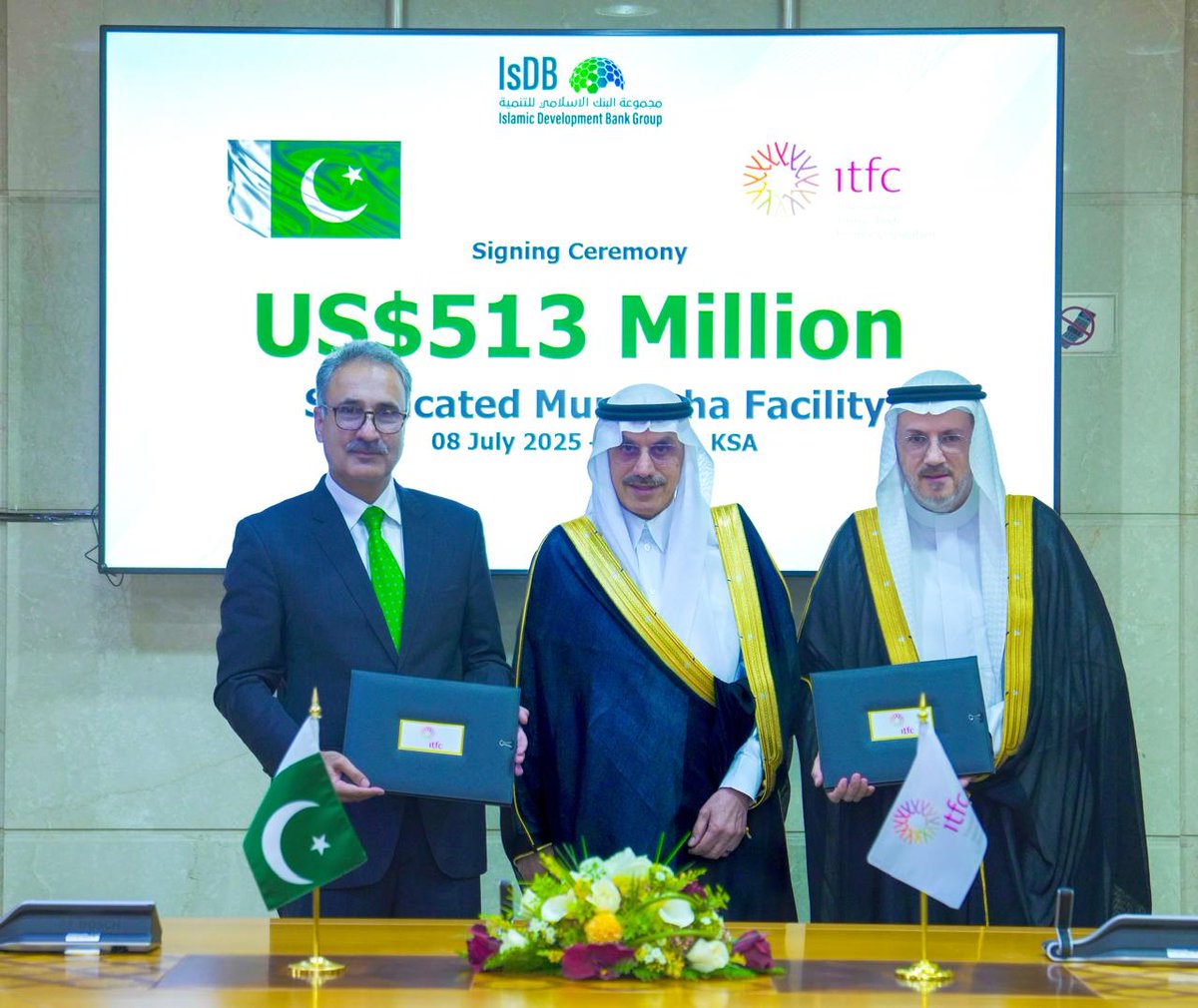 ITFCCORP's tweet image. US$513M Syndicated Facility Signed with Pakistan
ITFC has signed a US$513 million Murabaha Financing Facility with the Government of Pakistan to support vital #energy imports.
🟢 The largest ITFC-led syndication for Pakistan in 3 years
🔁 Oversubscribed—more than doubling the…