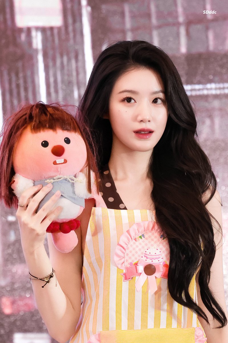 SDddc_shu106's tweet image. 250715

💛

#슈화 #SHUHUA #舒華
 #아이들 #idle