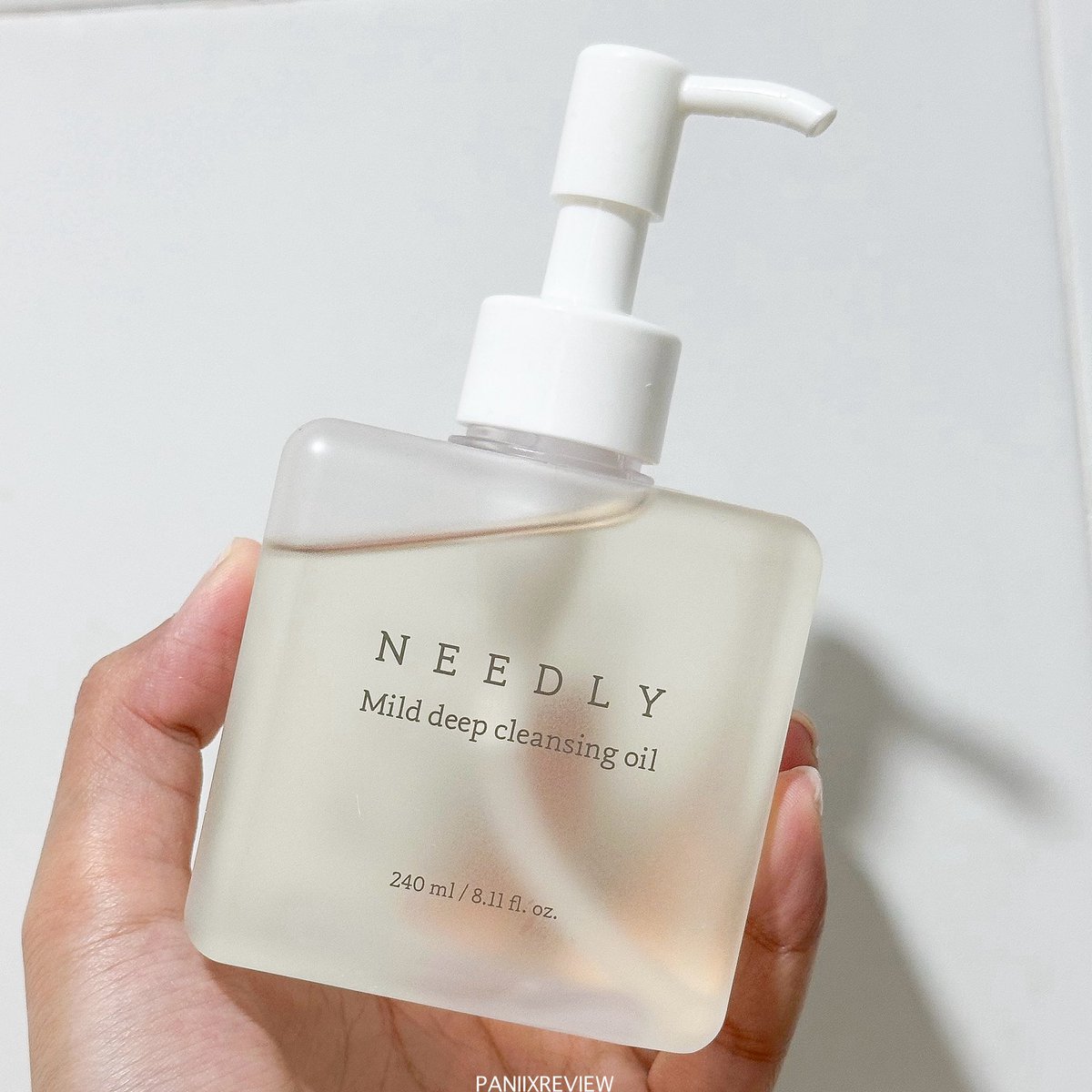 ถ้าเอาแบบตัวเดียวจบ (แบบไม่ต้องซื้อตัวคลีนมาสคาร่าเพิ่ม) นี่ว่า cleansing oil ตอบโจทย์สุด✔️ ช่วงนี้ลองของ needly ออกหมด สะอาด ไม่อุดตัน หน้าไม่มัน กลิ่นดี อ่อนโยนดีคับ ส่วนตัวผิวผสมใช้วันที่แต่งหน้าเยอะๆ ลงคุชชั่น/รองพื้น งดสำลีให้หน้าได้พักด้วย🤍 #ใช้ดีบอกต่อ #ใช้จริงรีวิวจริง