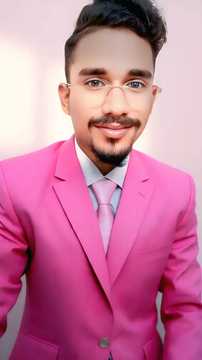 Omkar_DP's tweet image. I’m in Scotland 🇬🇧 for a conference series, and today I tried something bold — a pink suit 💖 for an important session. How’s the look? Drop your thoughts!

#ConferenceStyle #ScotlandDiaries #PinkSuitVibes #ProfessionalLook #LeadershipPresence 👔💼✨