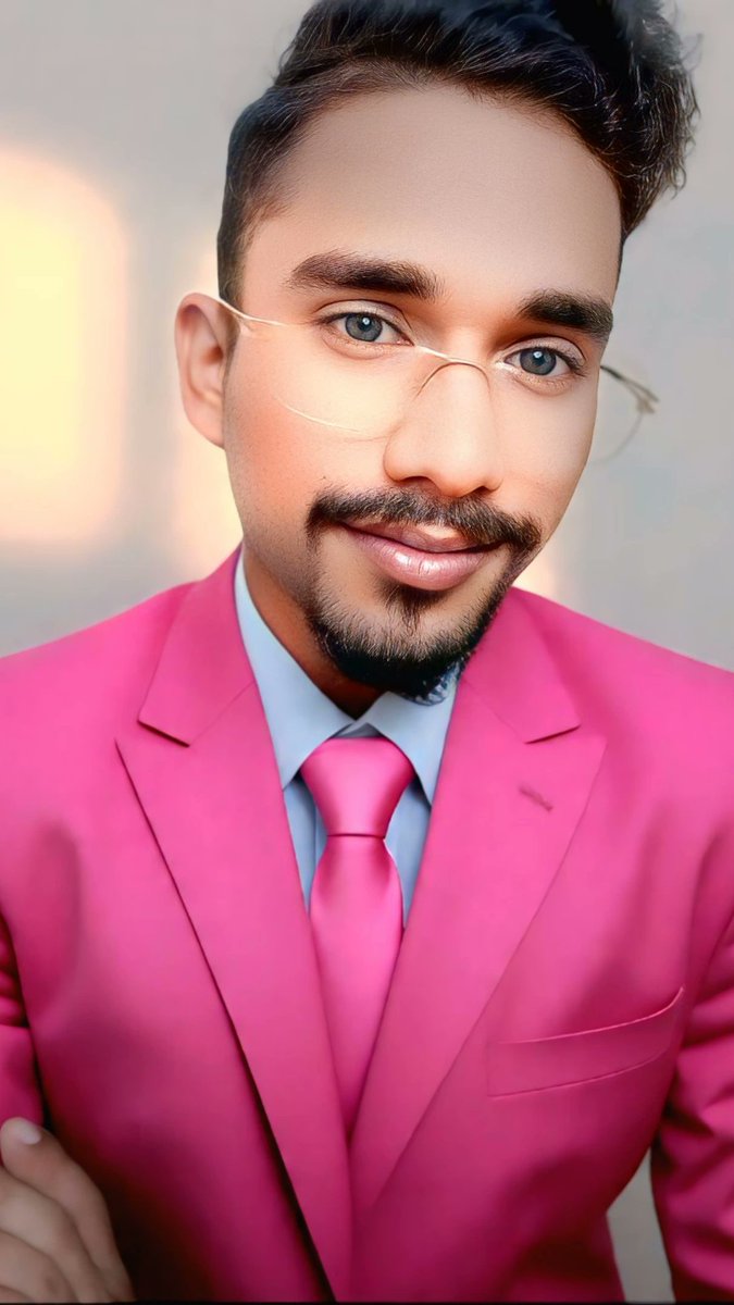 Omkar_DP's tweet image. I’m in Scotland 🇬🇧 for a conference series, and today I tried something bold — a pink suit 💖 for an important session. How’s the look? Drop your thoughts!

#ConferenceStyle #ScotlandDiaries #PinkSuitVibes #ProfessionalLook #LeadershipPresence 👔💼✨