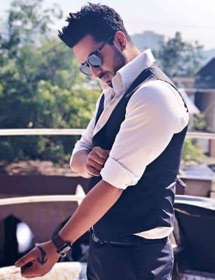 #قومی_زبان #PAK_PG 
چند  احباب  مجھے  یاد  رہیں  گے  محسنؔ
ان میں شامل وہ میرا زود فراموش بھی ہے🥀
❤❤