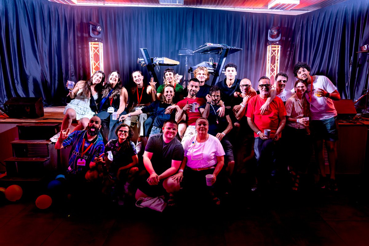 Tot això no passaria sense l’equipàs que hi ha darrere!

Alae, Àlex, Alba, Almudena, Anna, Antònia, Arnau, Aymerich, Cinta, Jaume, Joana, Jordi, Laia, Laia, Lanau, Laura, Marc, Marta, Olga, Oriol, Oskar, Priscila, Ramon, Rosa, Sanna, Tere, Toni i Vicent

Gràcies per fer-ho