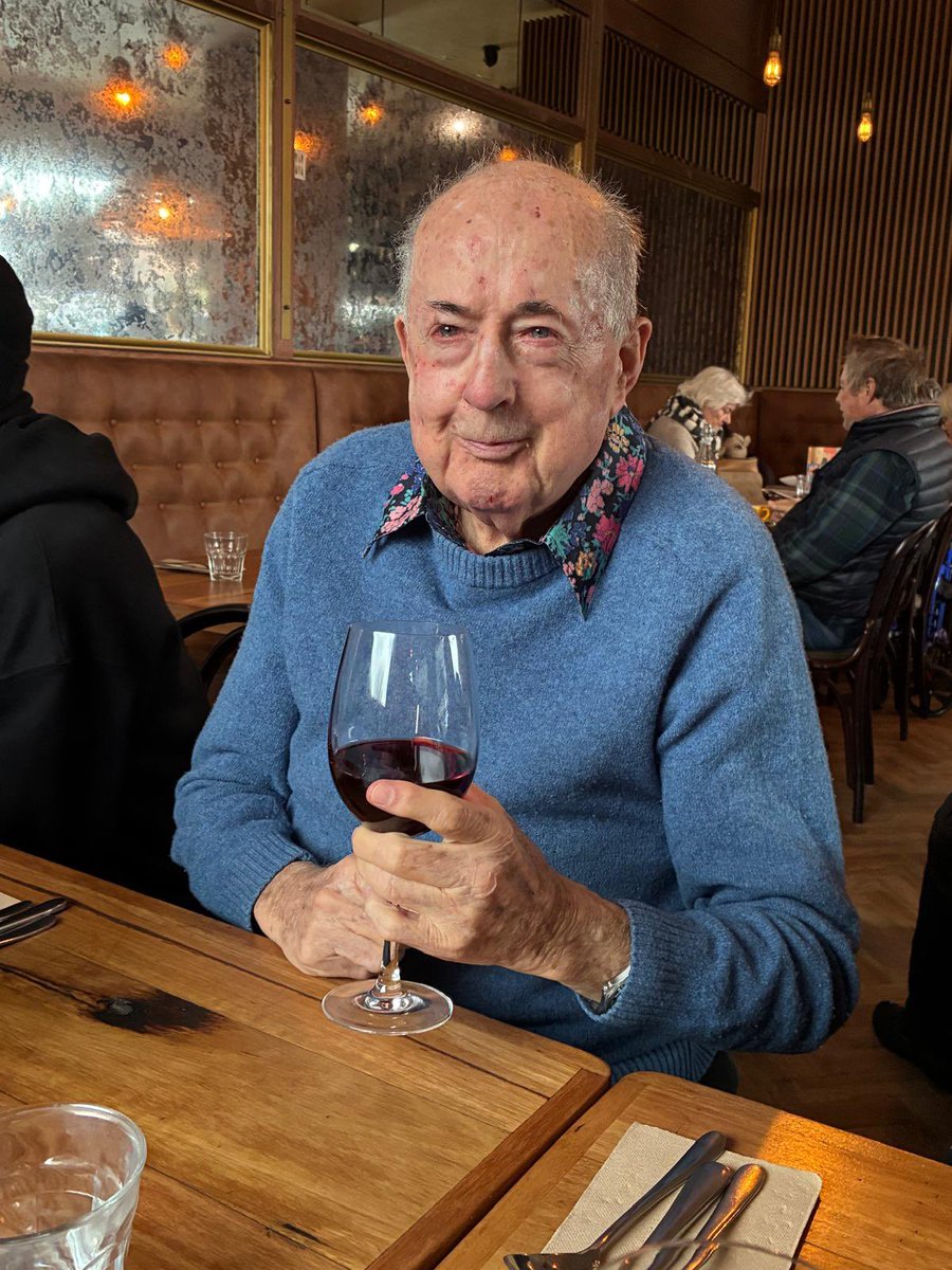 JimmyBarnes's tweet image. Jane’s dad, John, turned 89 today. We all surprised him at the gym and took him out for lunch. What a great family to be a part of.
@jane13barnes