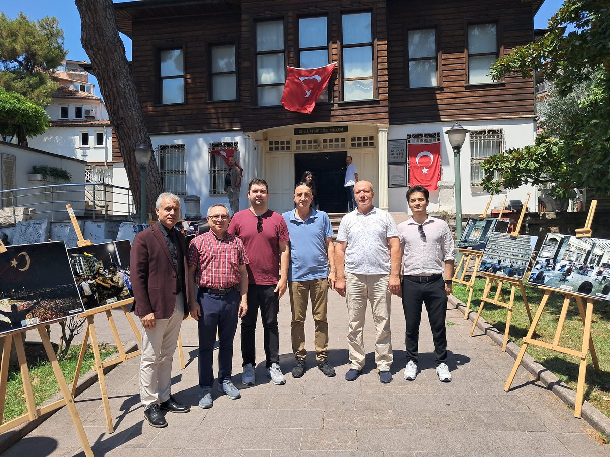Personelimiz, 15 Temmuz Demokrasi ve Millî Birlik Günü kapsamında Balıkesir Kuva-yi Milliye Müzesi’nde düzenlenen fotoğraf sergisini ziyaret etmiştir.
🇹🇷🇹🇷

#Balıkesir #balıkesirkütüphane #15temmuzdemokrasivemillibirlikgünü