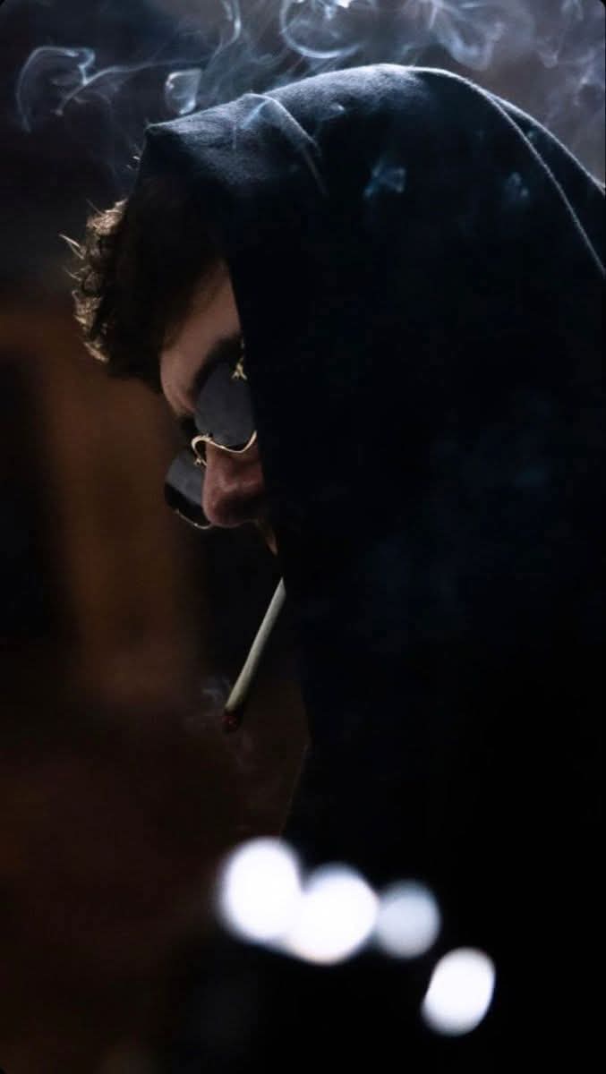 #قومی_زبان #PAK_PG 
ہم سے رکھے نہ سروکار ذرا بھی کوئـی
ہم سیاہ بخت ہیں، برباد ہوئے پِھرتے ہیں. 🖤✌🏼