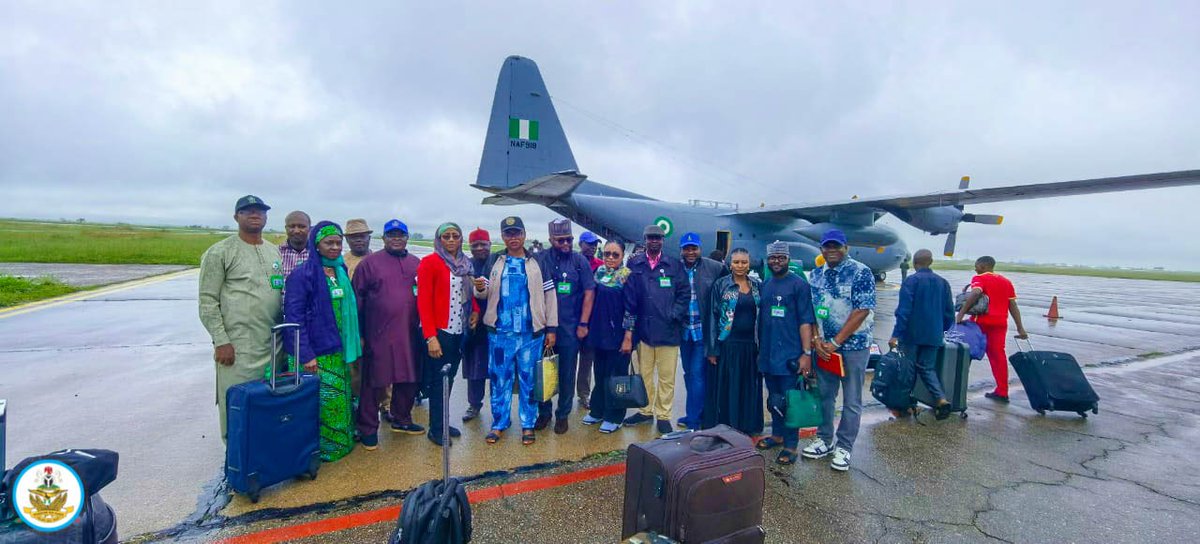 NigAirForce's tweet image. NAF enhances inter-agency synergy with strategic airlift of NIPSS course participants across seven states
In a demonstration of its commitment to national development through enhanced inter-agency cooperation, the Nigerian Air Force (NAF) has airlifted participants of Senior…