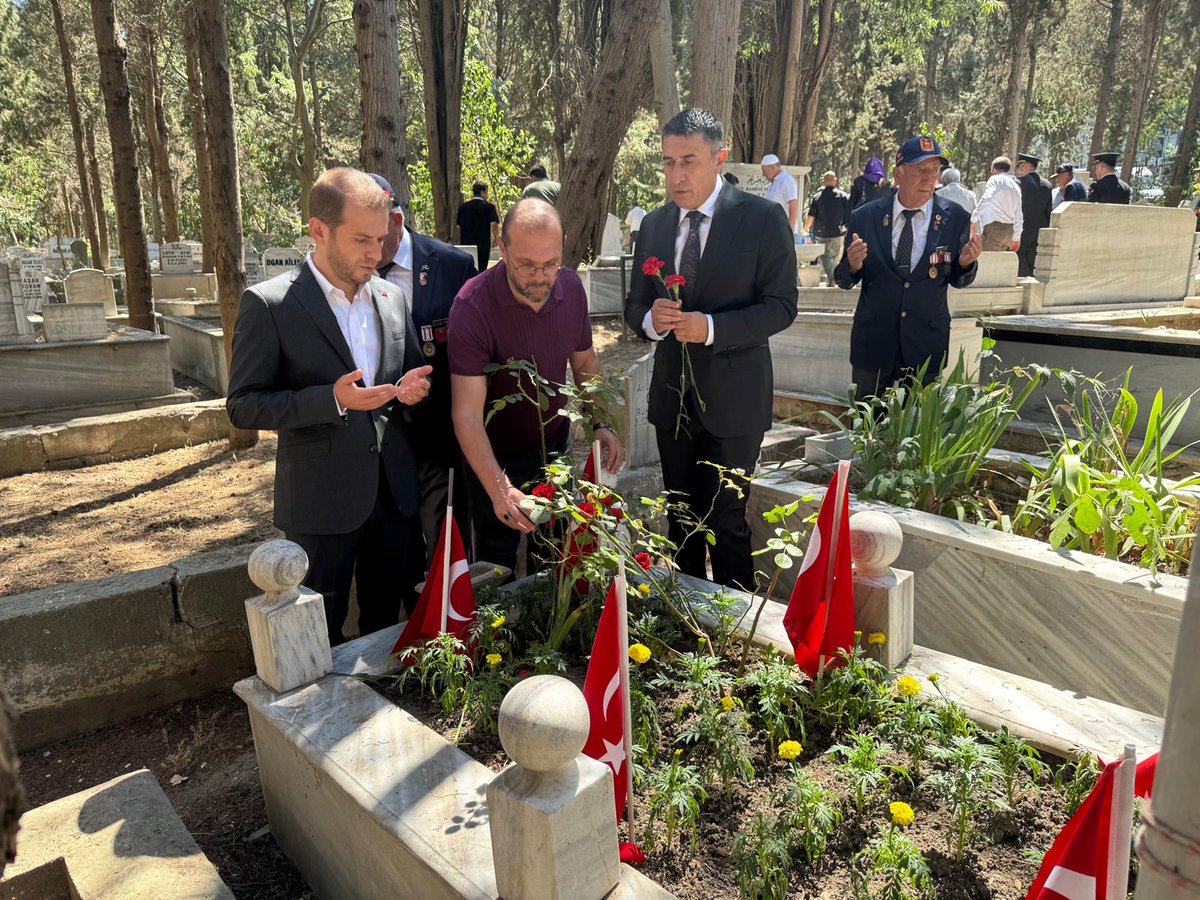 AK Parti Silivri (@silivriakparti) on Twitter photo 15 Temmuz Demokrasi ve Milli Birlik günü vesilesiyle, Silivri Asri Mezarlığı'ndaki şehit kabirlerimizi teşkilat mensuplarımızla birlikte ziyaret ettik.
Tüm Şehitlerimizi rahmetle, minnetle ve dualarla yâd ediyoruz. 🇹🇷
<a href="/sami_barlas/">Sami Barlas</a> <a href="/abdullahozdemir/">Abdullah Özdemir</a> <a href="/akpartiistanbul/">AK Parti İstanbul</a> 15 Temmuz Demokrasi ve Milli Birlik günü vesilesiyle, Silivri Asri Mezarlığı'ndaki şehit kabirlerimizi teşkilat mensuplarımızla birlikte ziyaret ettik.
Tüm Şehitlerimizi rahmetle, minnetle ve dualarla yâd ediyoruz. 🇹🇷
<a href="/sami_barlas/">Sami Barlas</a> <a href="/abdullahozdemir/">Abdullah Özdemir</a> <a href="/akpartiistanbul/">AK Parti İstanbul</a>