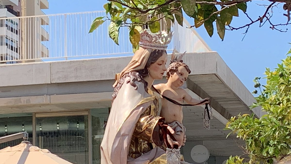 Hoy se bendice una imagen de la Virgen del Carmen realizada por <a href="/vega_ortega/">Juan Vega</a> y que ocupará la capilla de <a href="/malagaport/">Puerto de Málaga</a> en el <a href="/muelleuno/">muelleuno</a>