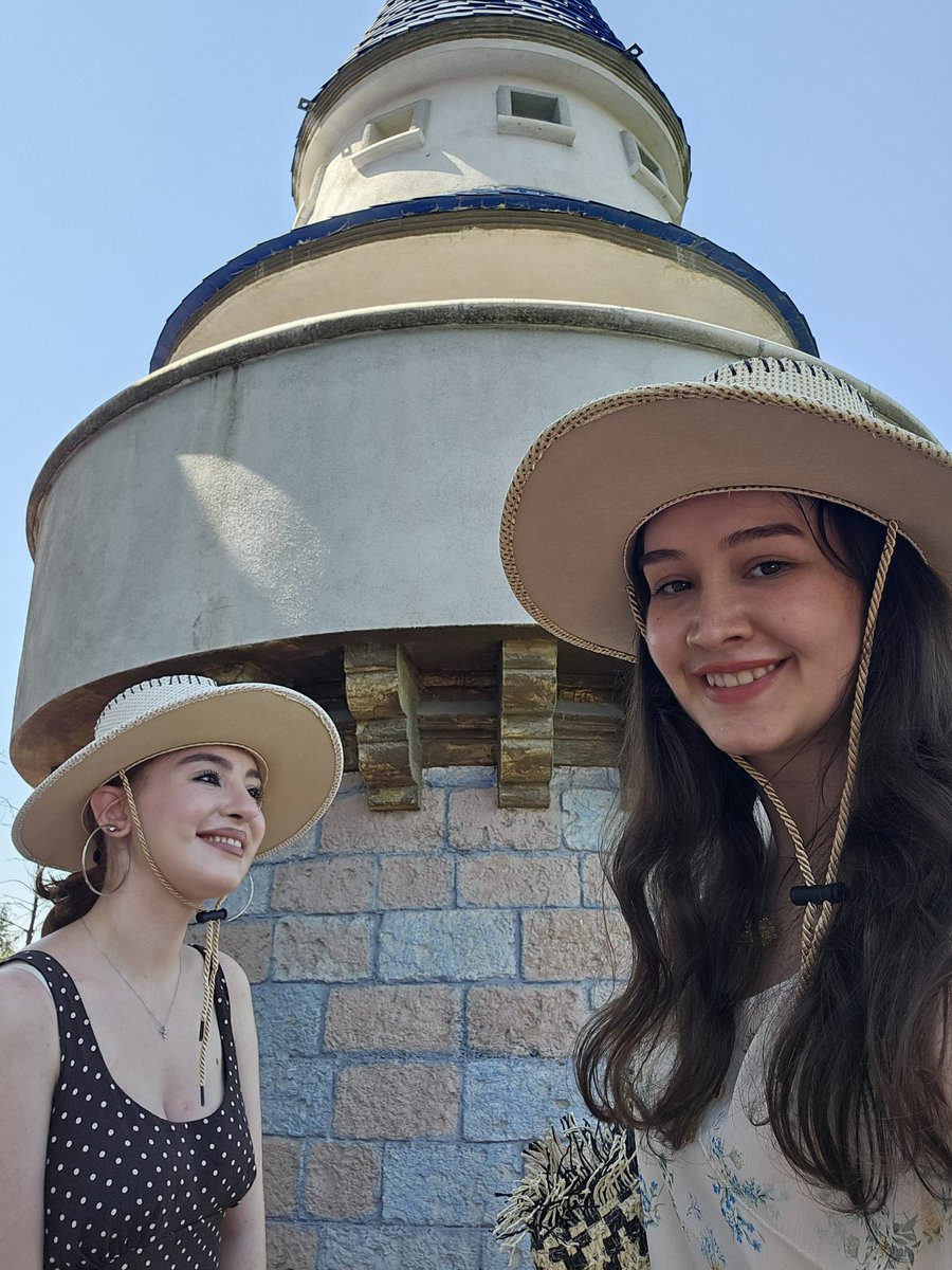 GizemBal1699's tweet photo. 👩🏻‍❤️‍👩🏻🩷
#eskişehir #cousins #love #unforgettable #memories #girls #happy #time #new #happytime #nofilter #fun #funday #photo #photooftheday #hat #summer #july #castle #türkiye #funny #together #travel #selfie #makeup #brown #enjoy #beautiful #perfect #sunnyday https://t.co/0UUuRzBBzS