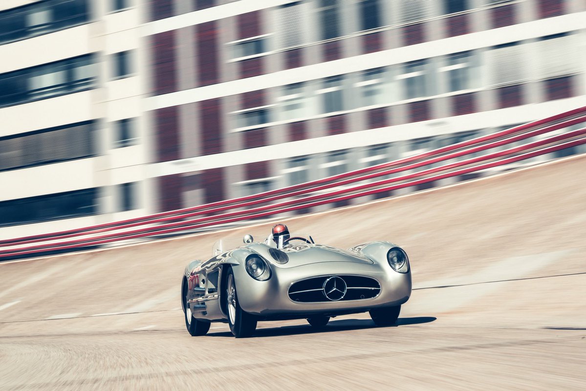 Andrew_Frankel's tweet image. My day of days. The only journalist ever to be allowed to drive the last and ultimate @MercedesBenz 300SLR. Words cannnot express my gratitude to the @MercedesBenzMus not only for trusting me with it. Story on the @theintercoolerx website and app now: the-Intercooler.com