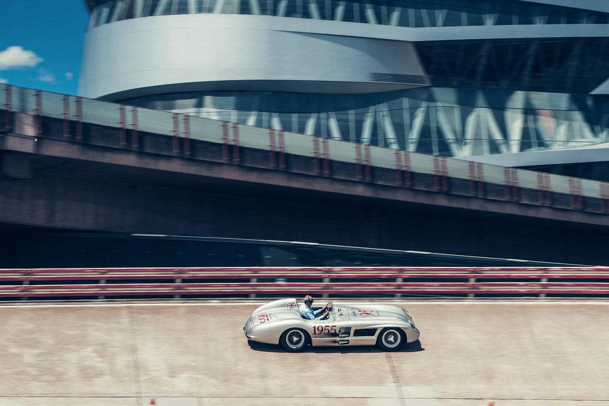Andrew_Frankel's tweet image. My day of days. The only journalist ever to be allowed to drive the last and ultimate @MercedesBenz 300SLR. Words cannnot express my gratitude to the @MercedesBenzMus not only for trusting me with it. Story on the @theintercoolerx website and app now: the-Intercooler.com