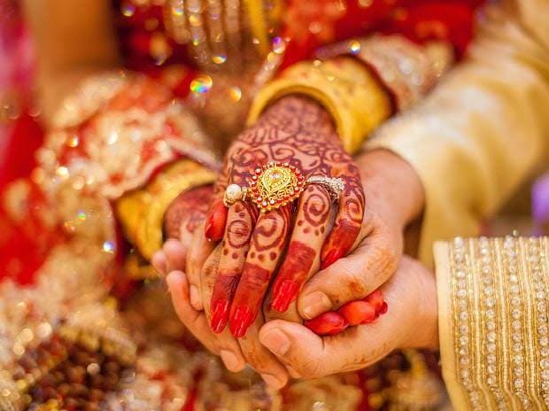 एक लड़के की कलम से.... 
मैं भी लिखूंगा उस दिन दहेज के खिलाफ दो चार शब्द,
 *जिस दिन बेरोज़गार लड़के को ब्याह कर ले जाएंगी* नौकरी वाली लड़कियां!!