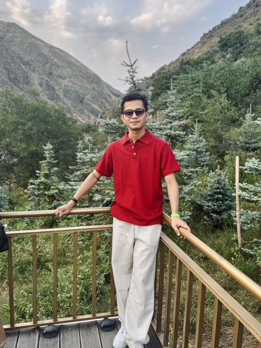tarajit_khuman's tweet photo. Taking in the breathtaking views from above — nature, laughter, and memories all in one frame.
Grateful for moments like these that recharge the soul.
.
Sometimes all you need is fresh air, good views, and a peaceful mind. https://t.co/MRSXnIiSCn