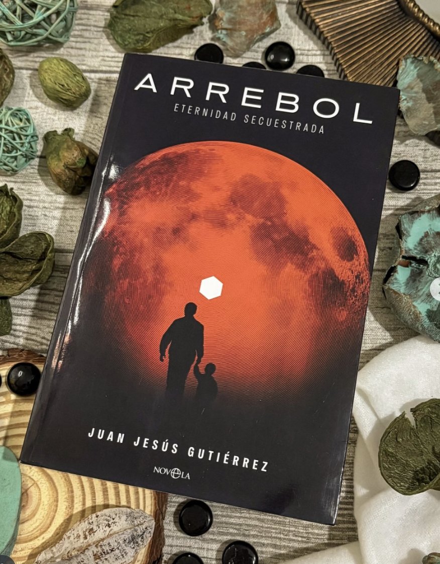 Siguen llegando reseñas: 

"combina de forma muy acertada la ciencia ficción con el thriller y la aventura"
"muy bien escrita"
"te invita a reflexionar"
"se mueve entre lo científico y lo filosófico"

y yo ya tengo los mofletes arrebol ☺️☺️

instagram.com/p/DMGGhGPoNsy/