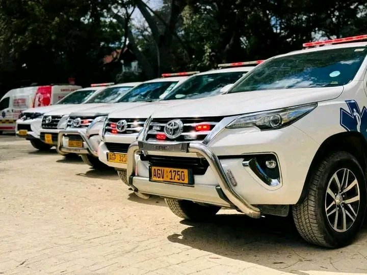 ZvikoJuma2303's tweet image. 1. The government will deploy 200 new ambulances under #PEMS in partnership with Discovery Ambulance Services. 
2. Additionally, an emergency helicopter service has been launched,
3. and rehabilitation of Parirenyatwa Hospital is underway.  #HealthNews #Zimbabwe