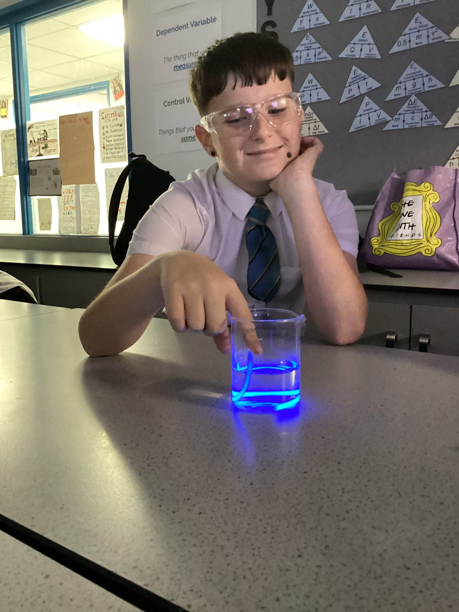 LongFieldMelton's tweet image. Mrs Tapp has been such a great addition to our Science team. We love all the new practical ideas she has brought with her. Here are some photos of a glow stick practical looking at how we can slow down or speed up chemical reactions using temperature. @satrust_ @meltontimes
