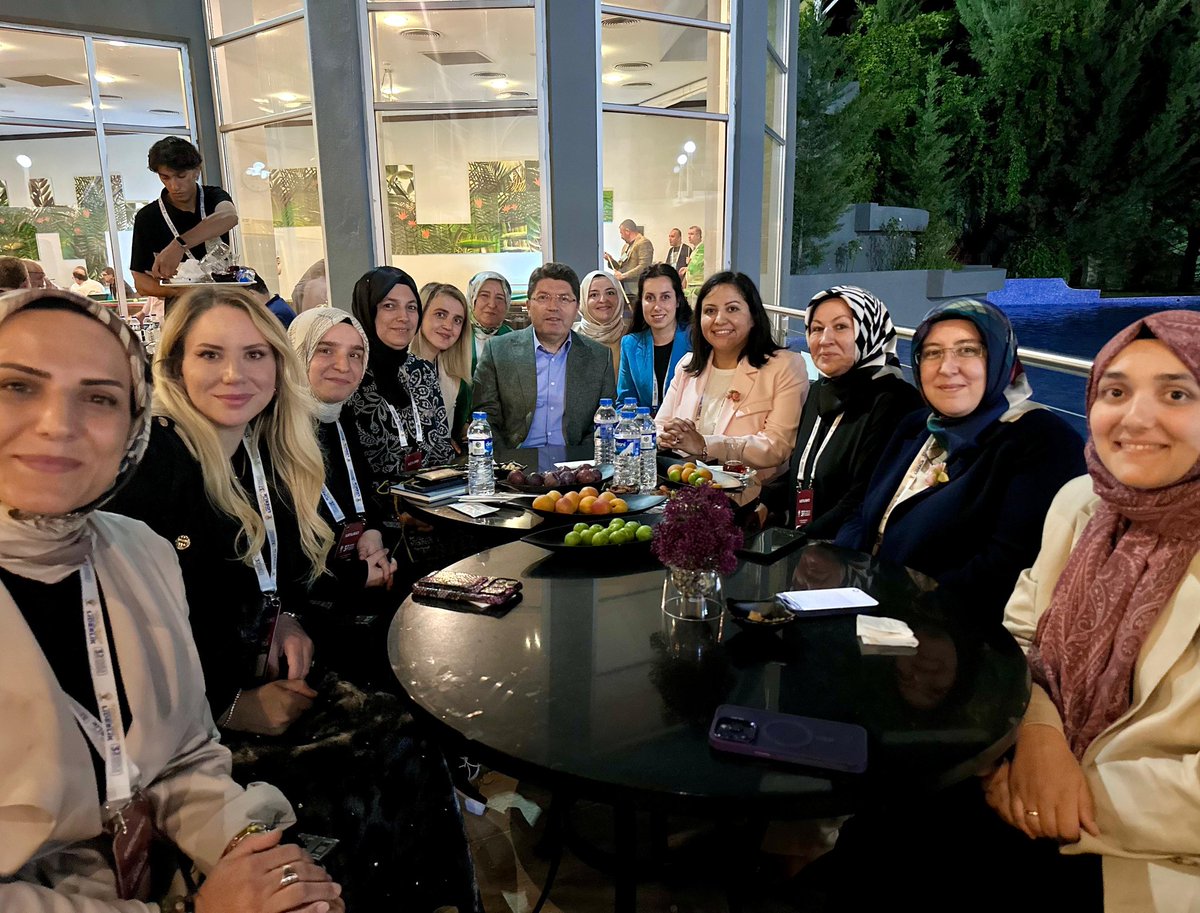 Ak Parti 32. İstişare ve Değerlendirme Kampımızda Adalet Bakanımız Sayın Yılmaz Tunç'un teşrifleriyle Seçim İşleri Komisyon Toplantımızı gerçekleştirdik.  Sayın Bakanımıza şükranlarımızı sunarız.

<a href="/yilmaztunc/">Yılmaz TUNÇ</a> <a href="/tugbaisikercan/">Tuğba IŞIK ERCAN</a> <a href="/AKKADINGM/">AK Parti Kadın Kolları</a> <a href="/selverakkoyun/">Av.Selver Akkoyun Korkmaz</a>