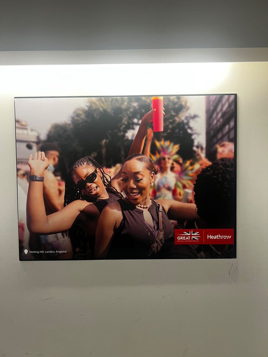 dbcxptures's tweet image. My first ever picture in print, and it’s at Heathrow airport!

🖤 very, VERY proud moment for little old me.