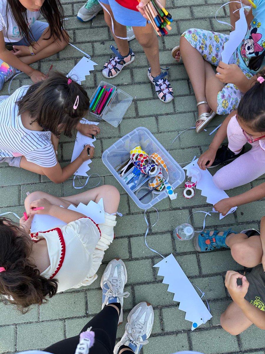 📢¿Aún no conoces los #Parquecuentos? Disfruta de una experiencia en familia con las actividades de #cuentacuentos y #talleres de animación a la #lectura todos los días en los Parques de #Palencia ⬇️