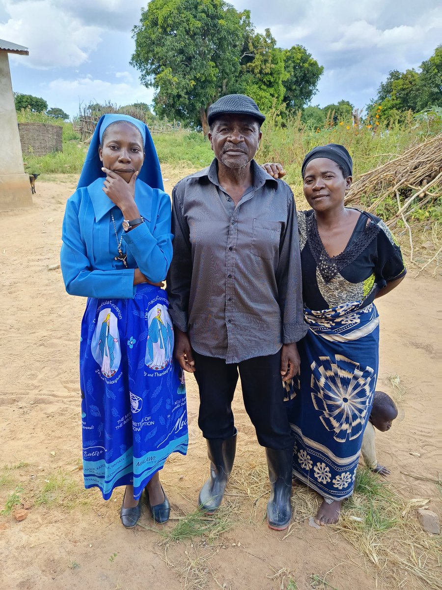 SrNkhoma40444's tweet image. With my grandpa and my mother.
Let us pray for all our mothers.