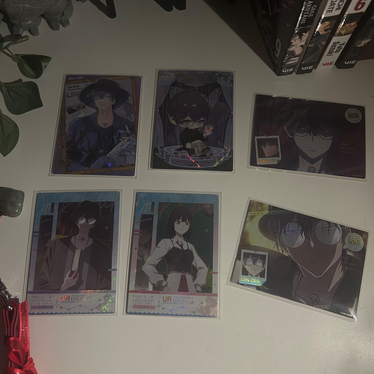 liyuxiaos's tweet image. THE PHOTOCARDS DID COME IN BTW T__T #geeking because i really wanted the two holo photocards and now they are mine hehe i even got a little qiao ling freebie from the seller she's so cute... 💗💗