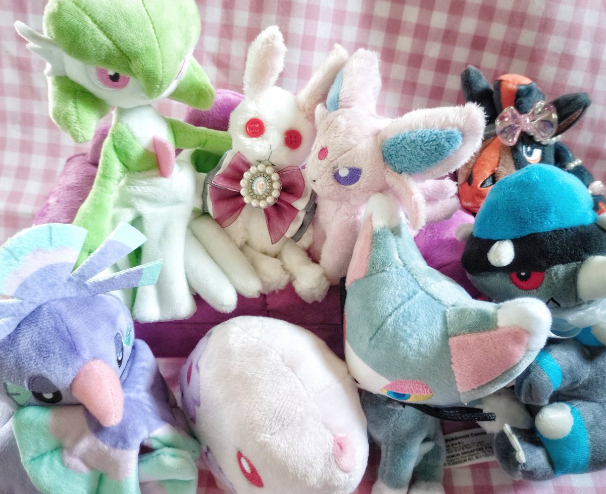 lsparkb26's tweet image. 先日作品交換でお迎えさせていただいたうさちゃんは「しんじゅちゃん」と名付け、我が家のぬいファミリー(ポケモンfit中心)に歓迎されています🥰
しんじゅちゃんはこのちょくちょくこちらのアカウントで顔を出す予定ですのでよろしくお願いしますね🙇♀💕
#ぬいぐるみ
#ぬい撮り
#ポケモンfit