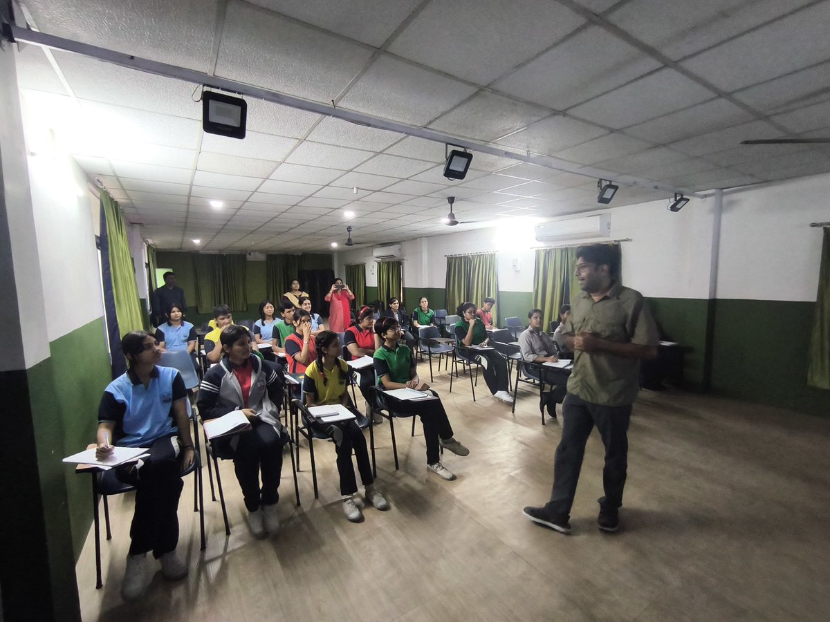 🌿Students from over 7 schools, 2,000+ species sightings. 
#BioBlitzGuwahati2025 by ACCMS &amp; Help Earth is turning young minds into biodiversity explorers through citizen science!
Explore their journey: 👉 inaturalist.org/projects/guwah…
#iNaturalist #ClimateAction