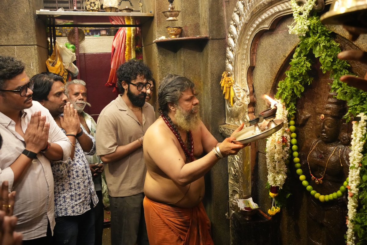 Yuva Anna Took Blessings Of Bande Makalamma Today 🙏🏻❤️🙏🏻
#Ekka #EkkaIn3Days