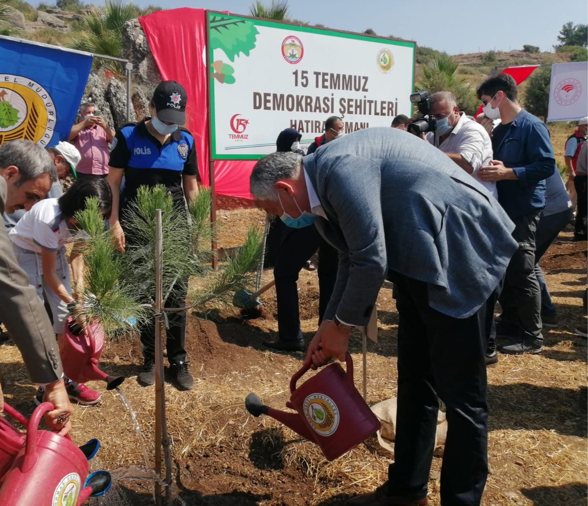 ZeydanKaralar01's tweet image. “Egemenlik, kayıtsız şartsız milletindir.”
Milletin iradesine yönelen her türlü darbe girişiminin dün olduğu gibi bugün de karşısındayız. Halkın iradesinin üzerinde hiçbir gücü meşru görmüyoruz.
15 Temmuz Demokrasi ve Milli Birlik Günü’nde, demokrasi uğruna canını feda eden…